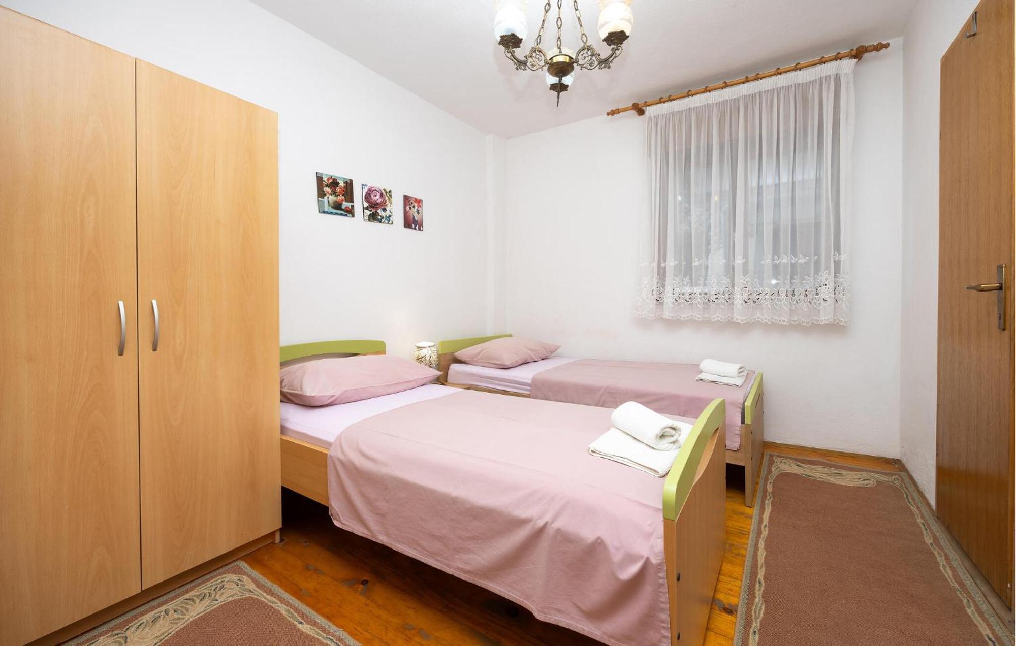 3 Bedroom Gorgeous Apartment In 트로기르 외부 사진